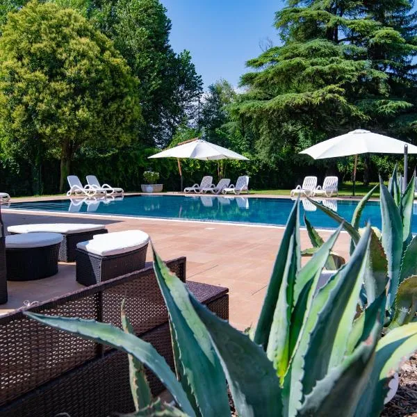 Villa vitti's - Verona est CAMPING، فندق في سان مارتينو بون ألبرغو