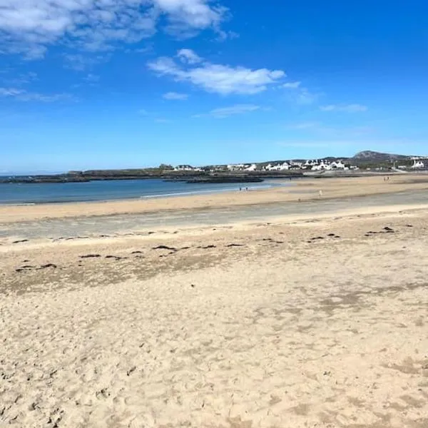 Trearddur Bay ground floor apartment, hotel in Trearddur