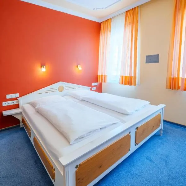 Hotel Plankl: Altötting şehrinde bir otel