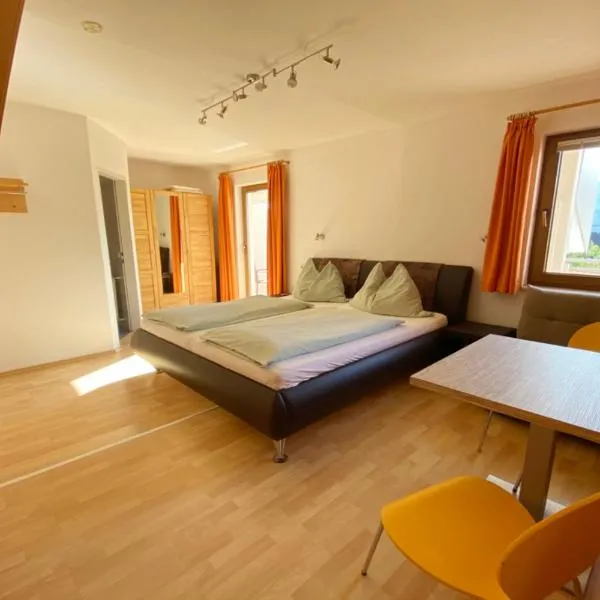 Pension Marhof, hotelli kohteessa Villach