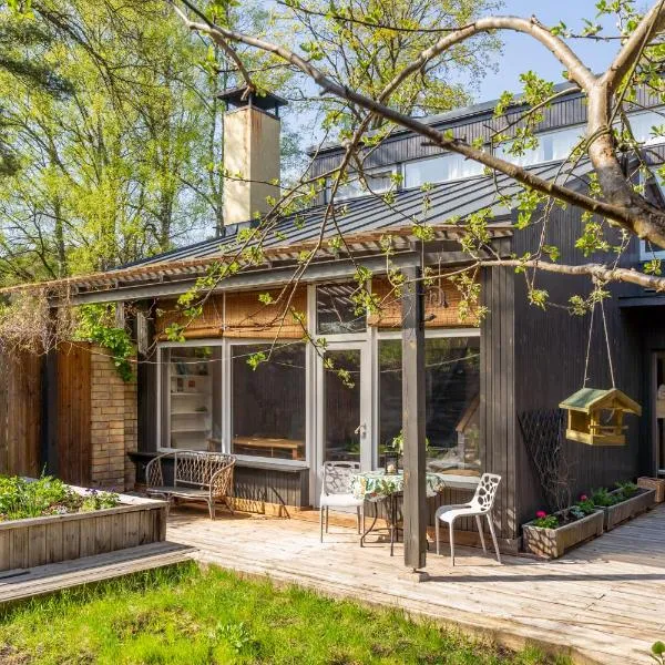 Family private house in Dubulti, Jurmala, 400m to the beach, hotel in Jūrmala