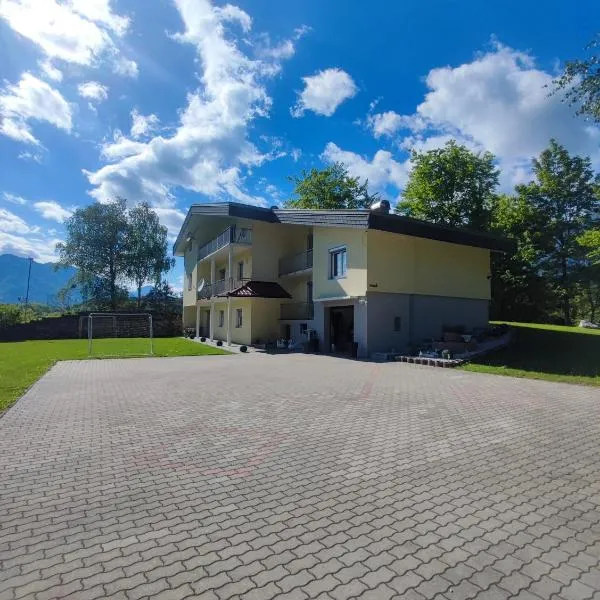 Ella Ferienwohnung, hotel v destinaci Arnoldstein