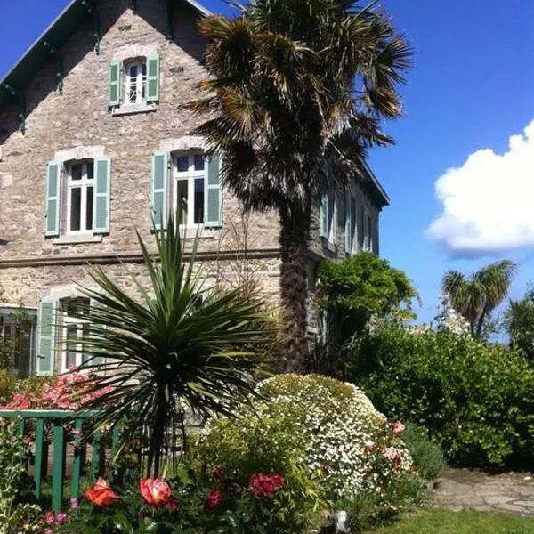 L'Appartement du port, vue mer, jardin et parking, hotel i Roscoff