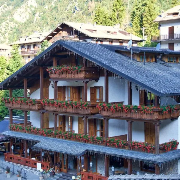 Hotel Le Pinete,位于皮亚扎托雷的酒店