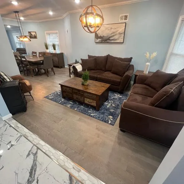 Huge Family House 12 miles from NYC4BathParking, готель у місті Belleville