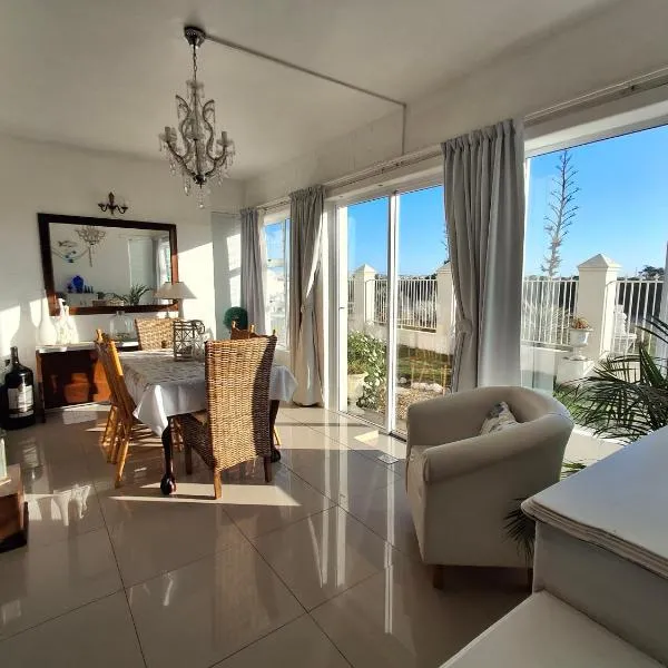 DolfinHouse, hotel u gradu Yzerfontein