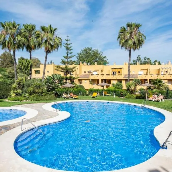 Apartamento en Marbella Guadalmina primera linea de campo de golf Los Cartujanos, ξενοδοχείο στη Μαρμπέλλα