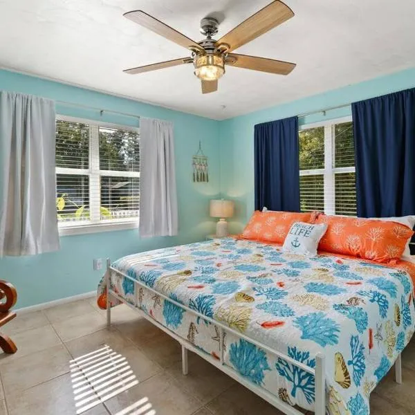 10 min Lido Key Beach ~Coastal Cabana Hideout – hotel w mieście Sarasota