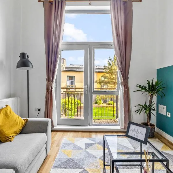Spacious House by Quay - Sleeps 7 - Free Parking, hotel a Plymouth