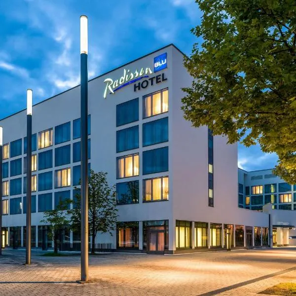 Radisson Blu Hotel Hannover, отель в городе Hüpede