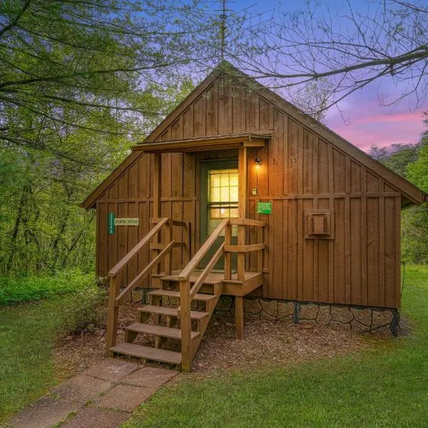 Blue Rose Cabins - Country Cottage, hotel in Logan