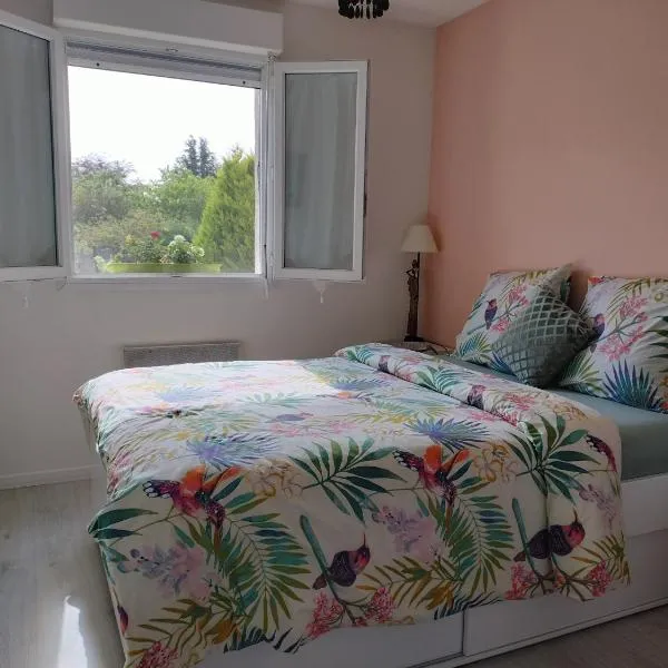 un studio avec une entrée indépendante, hotel i Thilouze