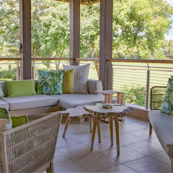 Anahita - Appartement Golf View - Hole 9, hotel in Beau Champ