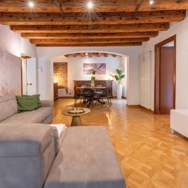 Sgarzerie Luxury Flat 2 rooms 120mq, hotel en Verona