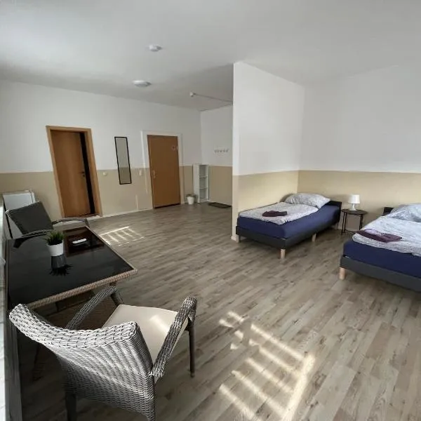 Doppelzimmer mit Bad- Fernseher, hotel v destinaci Meine