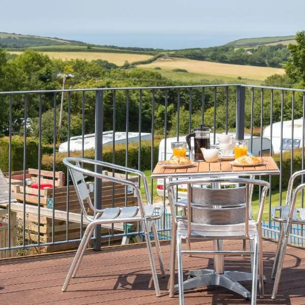 Cornish Coasts Holiday Park, hotel in Bude