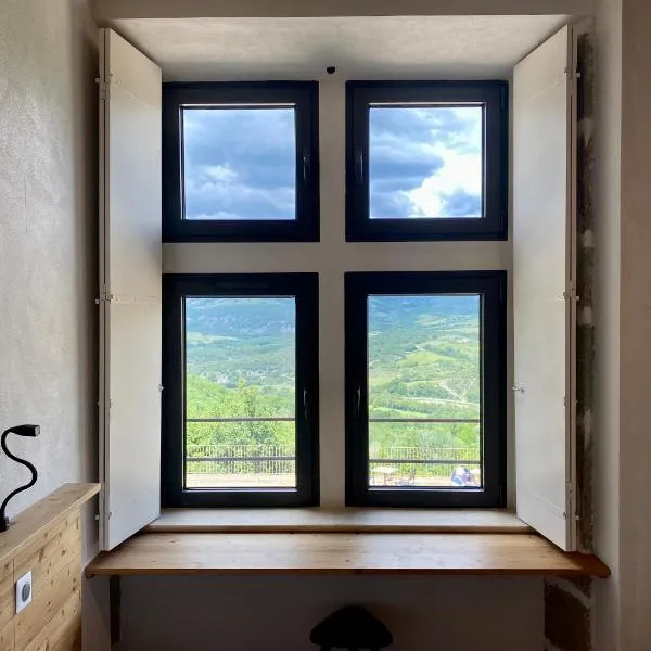 Château du Poët-Célard, hotel v destinaci Le Poët-Célard
