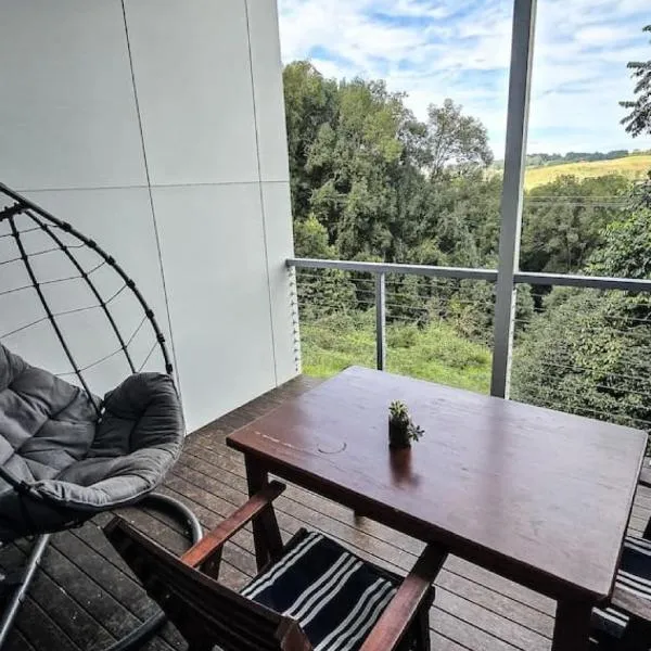 Byron Bay Hinterlands Dreaming Woods Cabin One, hotel in Bangalow
