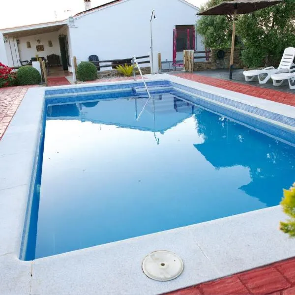 Casa Rural La Loba, hotel in Malcocinado