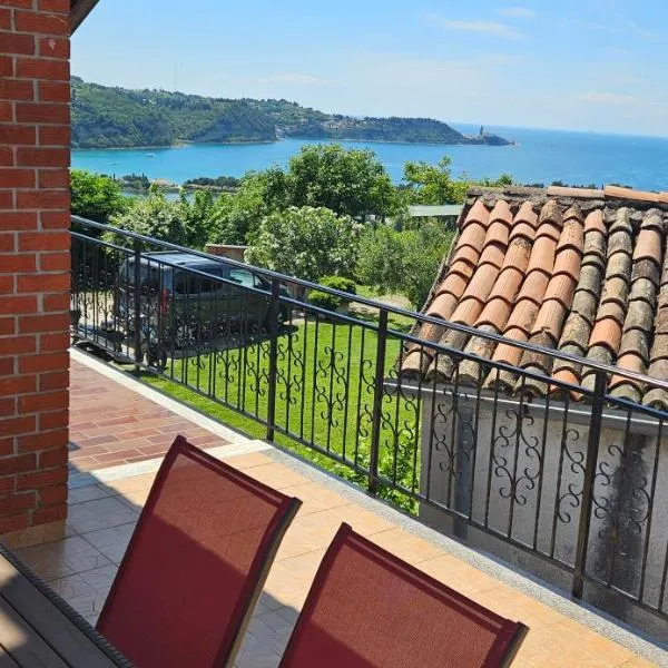 Sea view apartment Renzzo, viešbutis mieste Strunjan