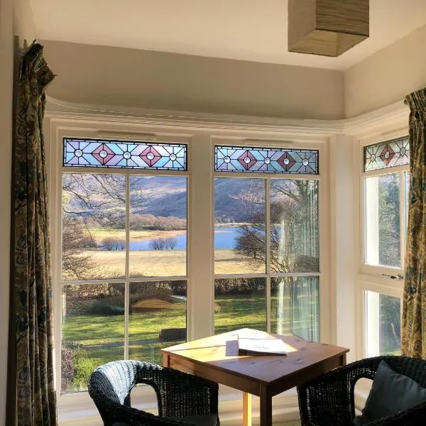 Trigonos - Peaceful Lakeside B&B and Retreat in Eryri National Park، فندق في كارنارفون