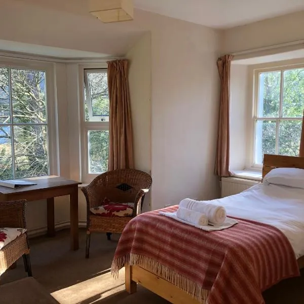 Trigonos - Peaceful Lakeside Vegetarian B&B and Retreat in Eryri National Park, hôtel à Caernarfon