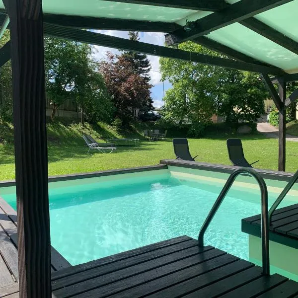 Villa mit Pool und Grillplatz in Regensburg, hotel di Regenstauf