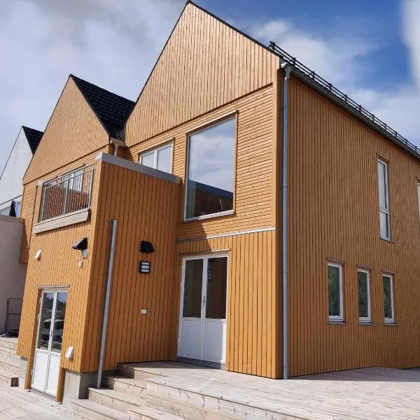 Ny rorbu på kaikanten, hotel v destinaci Ballstad