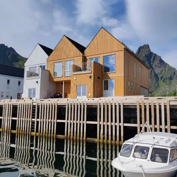 Ny rorbu på kaikanten, hotel in Ballstad