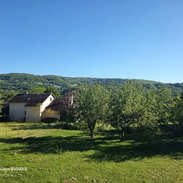 La clématite d'olt, מלון בSaint-Côme-dʼOlt