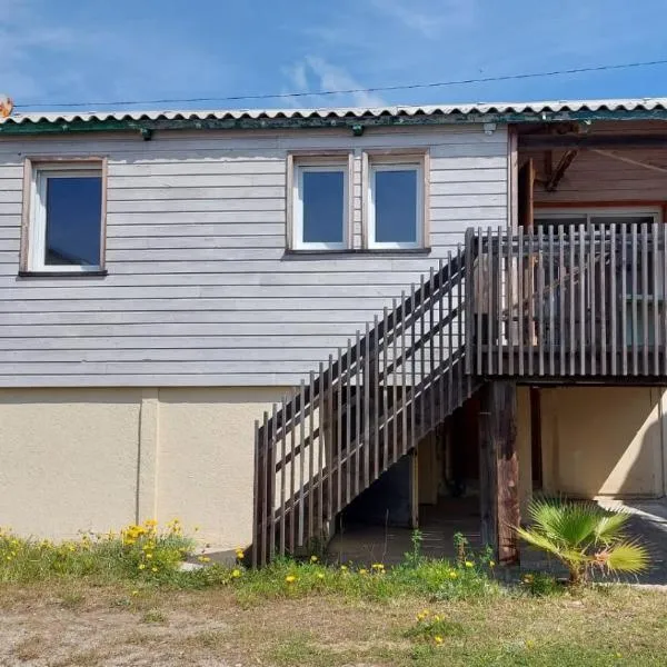 CHALET proche MER, hotel v destinaci Gruissan