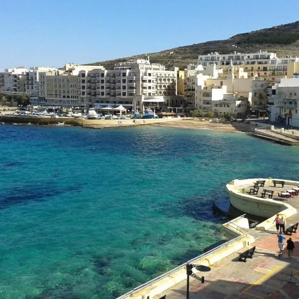 Attard Seafront Apartment 3 in Marsalforn, hotel in Żebbuġ