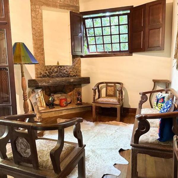 Casa chalet, Centro, vaga 2 carros, alto padrão - Foto 4