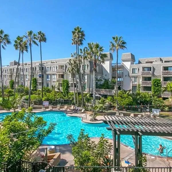 Oceanview Retreat - Steps to the Beach, Heated Pool, walk everywhere, hotel in Oceanside