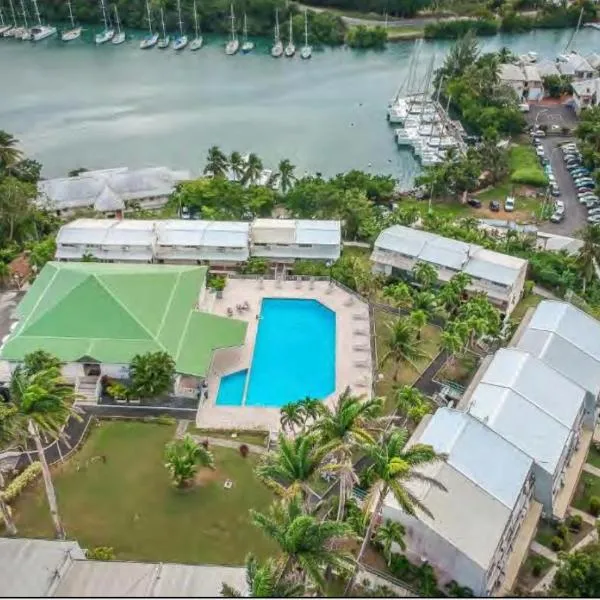 Duplex piscine vue imprenable Marina du Gosier avec citerne, hotel a Le Gosier