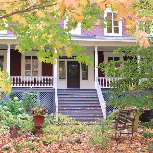 Auberge Comme au premier jour, hotel v destinaci Saint-Pacôme