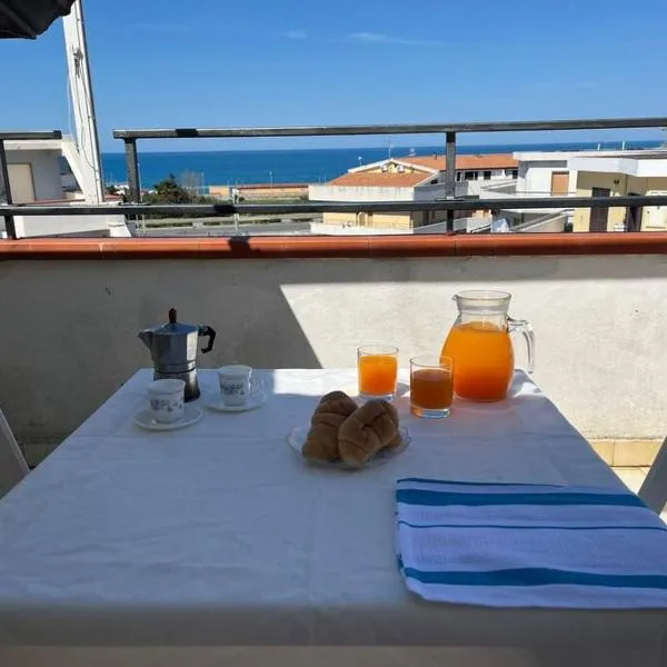 Beach Apartment in Scalea, Calabria, hotel v destinaci Scalea