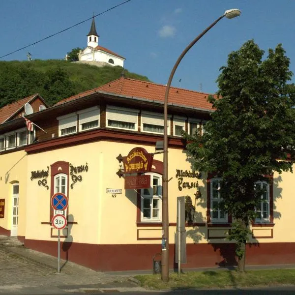 Alabárdos Panzió és Apartmanház, hotel v Ostřihomi