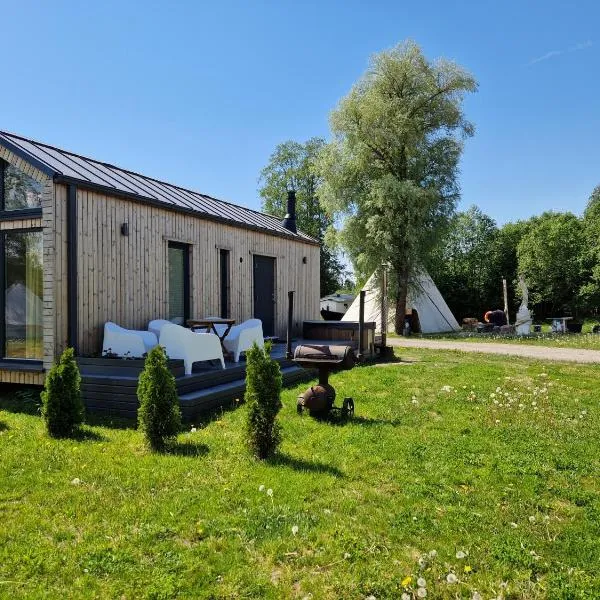 Eco houses with a hot tub and sauna, hotel sa Pärnu