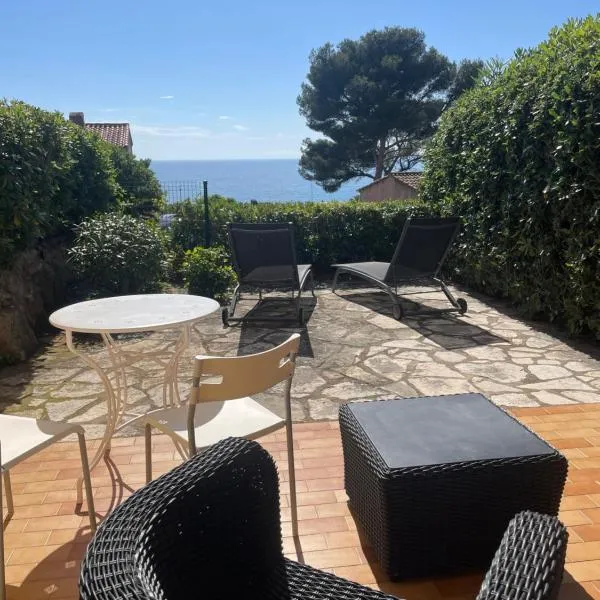 Sanary charmant appartement bord de mer, Hotel in Sanary-sur-Mer