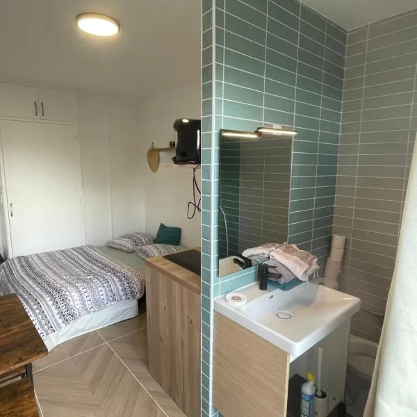 Superbe studio neuf avec Balcon, Hotel in Laxou