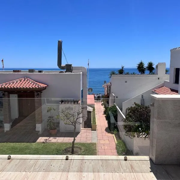Pirata Bungalow sea front, hotel a Estepona