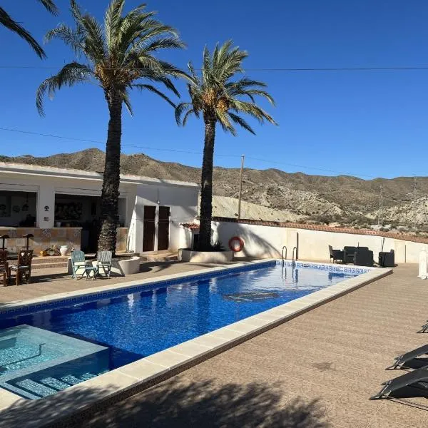 Cortijo La Cueva, hotel v destinaci Arboleas