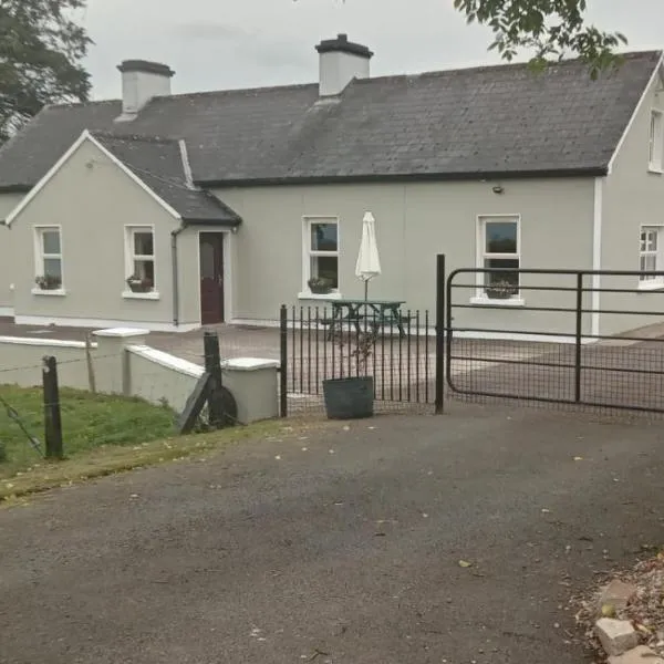 Birdhill Farmhouse, hótel í Tipperary