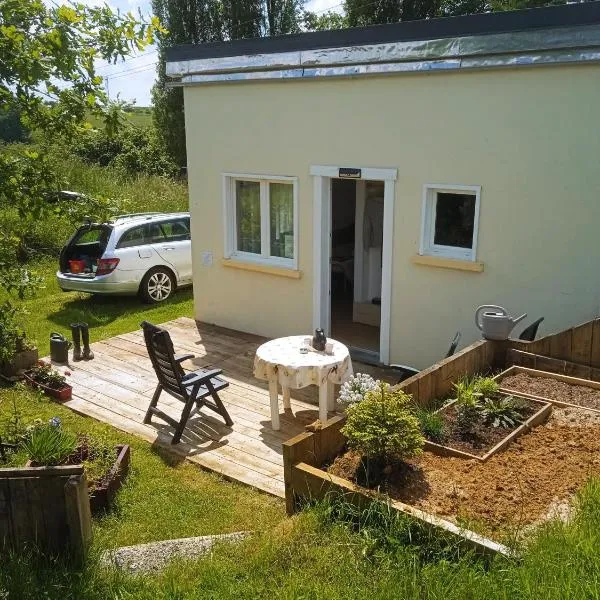 La petite maison au calme dans les champs, hotel in Matton-et-Clémency