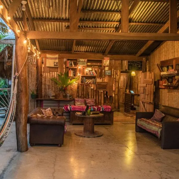 Roots Family, hotel in Puerto Viejo