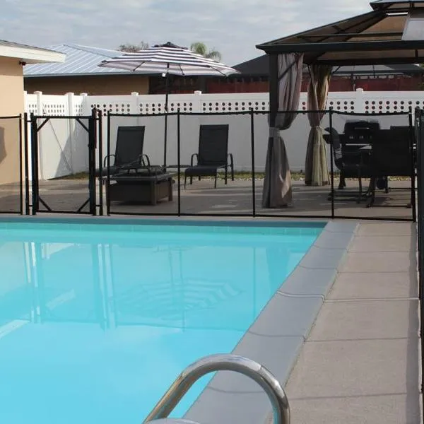 Rotonda Pool Oasis Near Beaches - Sleeps 9, hotel v destinaci Rotunda-West