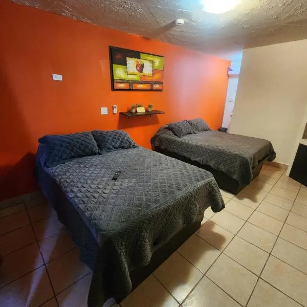 Orange condo, hotel in San Felipe