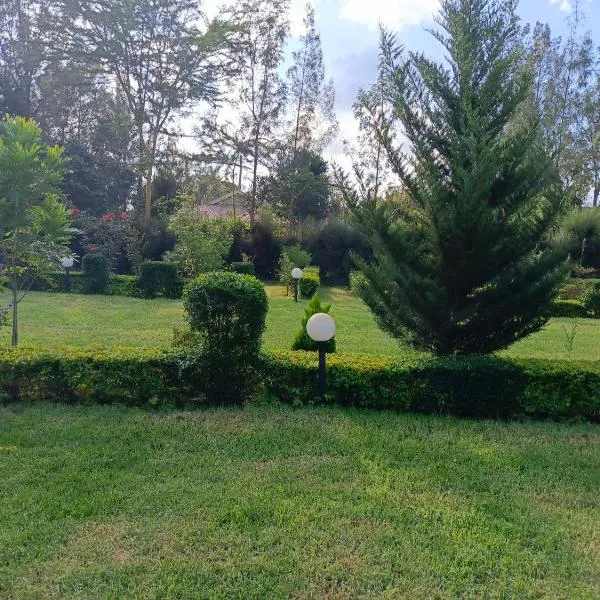 The kioka gardens with Wifi and parking, hotel in Timau