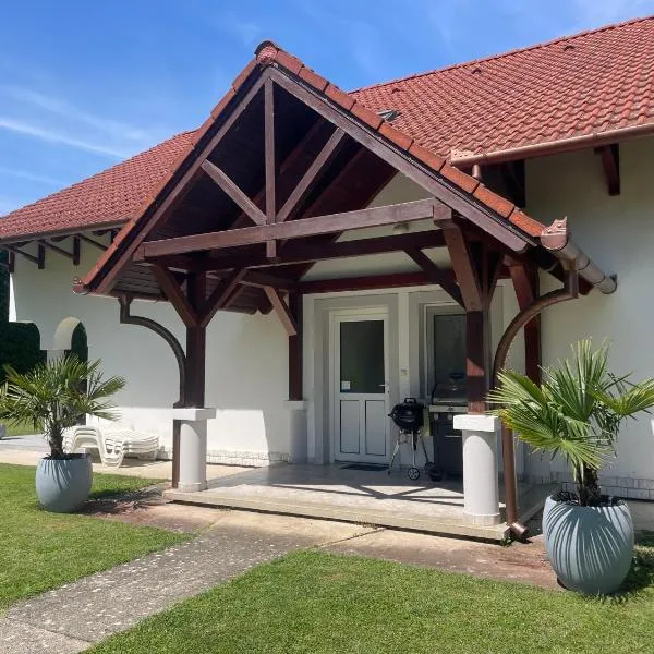 Frankie Holiday Apartment II., hotel i Balatongyörök